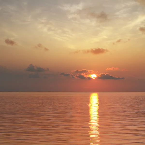 Cenário tropical do pôr do sol — Fotografia de Stock