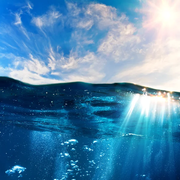 Bajo el agua y la luz solar —  Fotos de Stock