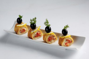 somon füme ve zeytin ile rulo kek