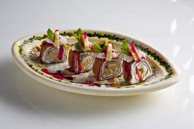 tatlı turuncu ve krema ile rulo