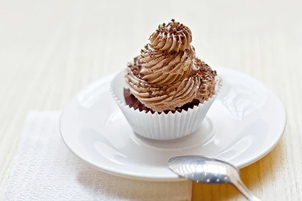 Panier sucré à la crème au chocolat — Photo