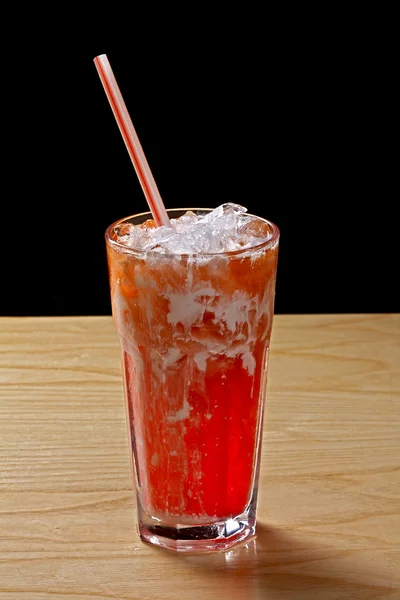 Red cocktail i glas — Stockfoto