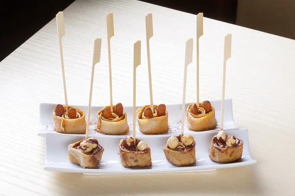 Rollos con relleno de tuercas — Foto de Stock