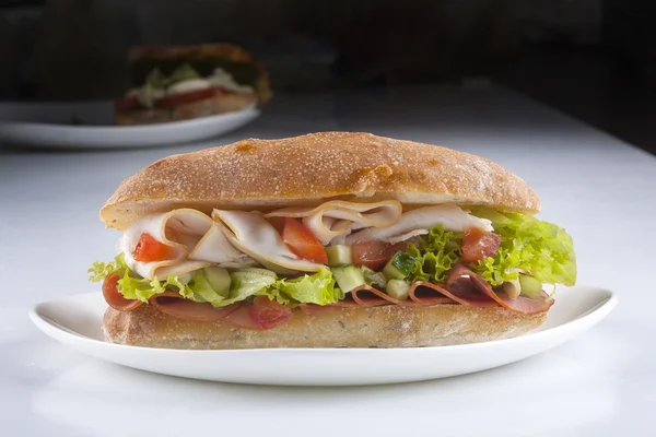 Sandwich met verse groenten en spek — Stockfoto