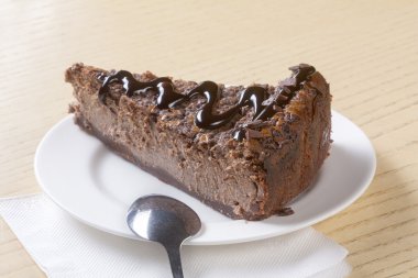 Bir parça çikolatalı pasta.