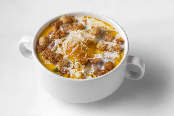 Zupa izolowana na białym tle — Zdjęcie stockowe