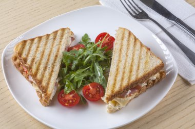 sandiwch tabakta domates ile