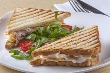 sandiwch tabakta domates ile