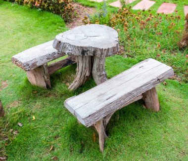 Boş tahta masa ve tezgah Bahçe veya park