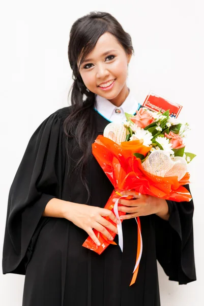 Főiskolai diploma. Köntös-boldog fiatal nő — Stock Fotó
