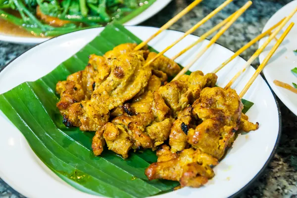 Deliciosa comida de cocina tostadas de cerdo al curry Satay - Sate de cerdo —  Fotos de Stock