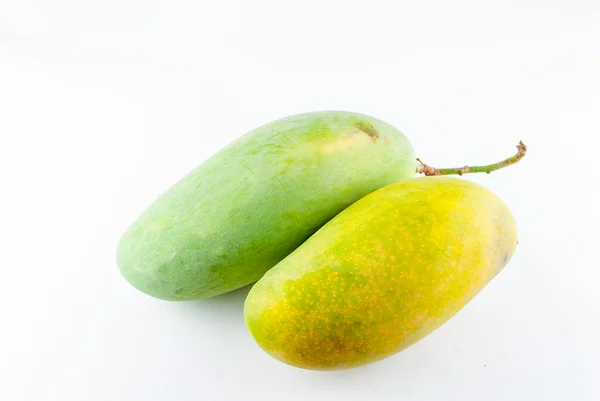 Dolce mango - manghi isolati su fondo bianco — Foto Stock