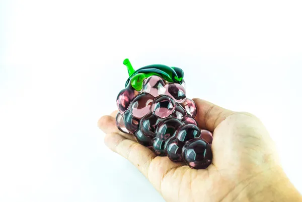 Gemmes disposées sous forme de raisins sur fond blanc — Photo