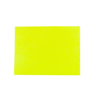 Beyaz arkaplanda izole edilmiş sarı not kağıdı