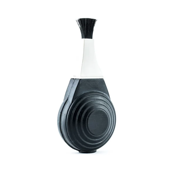 Brosse de ventilateur isolée à l'arrière-plan blanc - Brosse de ventilateur pour le nettoyage des lentilles et des appareils photo - brosse noire pour appareil photo — Photo