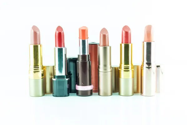 kozmetik ve makyaj fırça izole - beyaz arka plan üzerinde Dekoratif kozmetik makyaj seti,