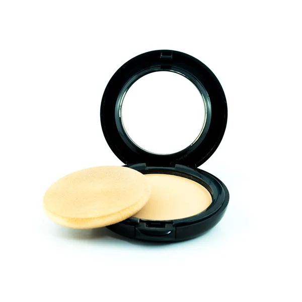 Make-up prášek v poli a make-upu štětec izolovaných na bílém - make-up prášek v poli izolované - prášek case se zrcadlem - pudr s listového — Stock fotografie