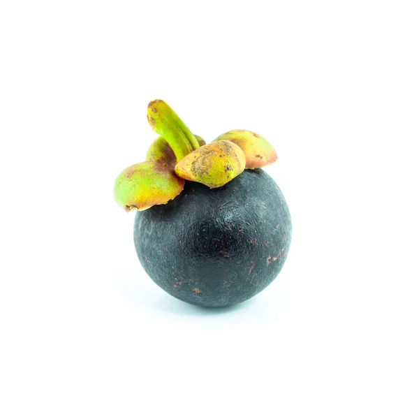 Färska mangostanfrukten isolerad på vit bakgrund - tropiska lila frukt — Stockfoto