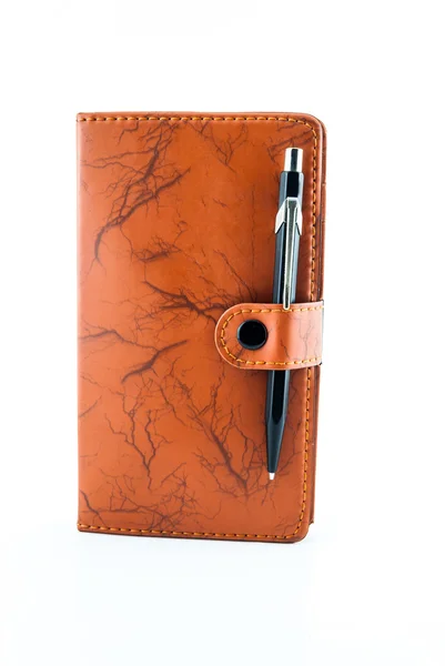 Arrangör och penna. isolerad på vit bakgrund - anteckningsblock med penna eller penna - brun trä textur anteckningsblock och penna - dagbok planner med penna — Stockfoto