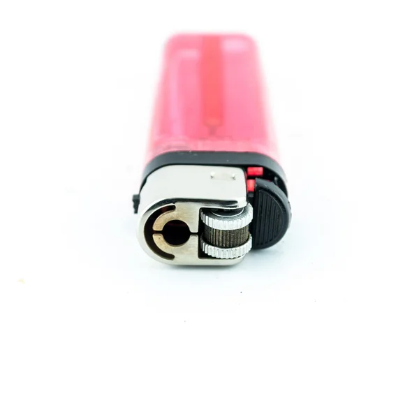 Ein benutztes butanrosa oder rotes Feuerzeug - rosa oder rotes Feuerzeug isoliert auf weißem Hintergrund — Stockfoto