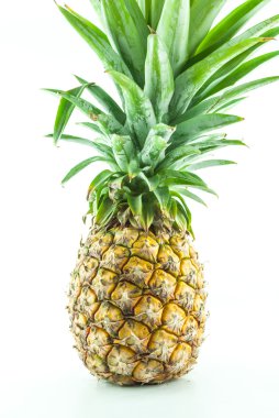 Beyaz arkaplanda ananas