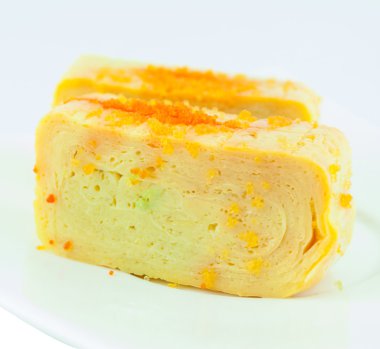 Bir yumurta bir tabak içinde kullanarak suşi tamago nigiri yaki olduğunu
