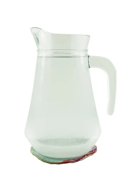 Dzbanek wody lub szklana karafka z coaster na białym tle — Zdjęcie stockowe