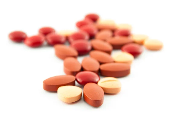Uma variedade de pílulas, comprimidos isolados em fundo branco — Fotografia de Stock