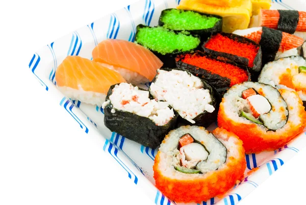 Sushi-Set isoliert auf weißem Hintergrund - japanische Küche — Stockfoto