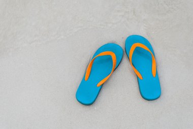 Üstten Görünüm terlik Cennet plaj kum üzerinde