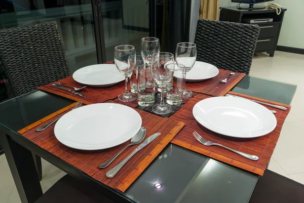 다 이닝 테이블-테이블 거실에서 이벤트에 대 한 설정Yemek Masası - masa oturma odasında bir olay için ayarla