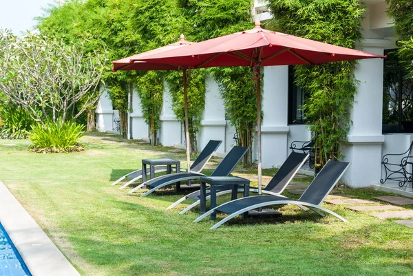 kenara Yüzme Havuzu siyah uzun sandalye görünümü ayarlama