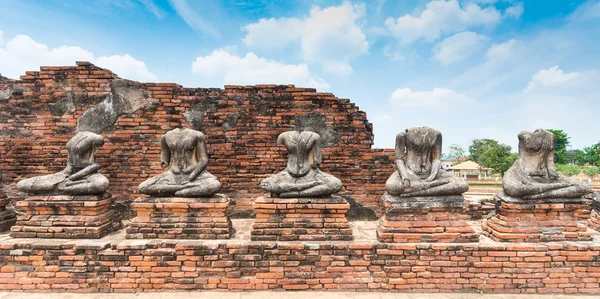Estátua de Buda quebrada em Ayuttaya, Tailândia — Fotografia de Stock