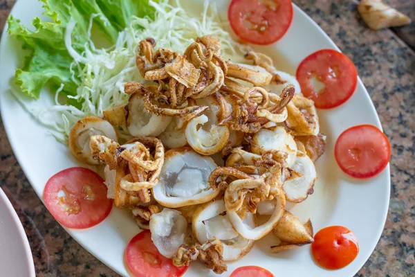 Calamari fritti o alla griglia con uovo — Foto Stock