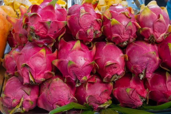 Dragon fruit on market stand, Thailand. — Stock Photo, Image