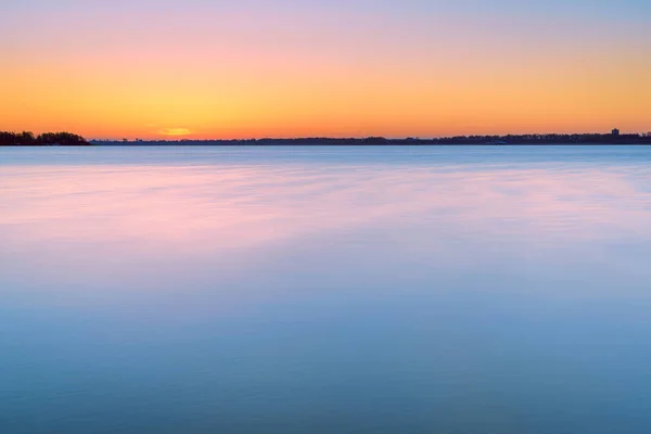 Breathtaking Sunrise Pastel Colors Blue Orange Long Exposure Twilight Lake — Foto de Stock