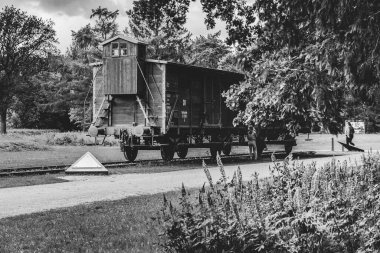 Westerbork kampındaki çiftlik hayvanları için tren vagonu. Şimdi ise Drenthe 'de bir Alman soykırımı anıtı.