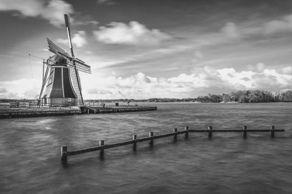 Vias Navegáveis Holanda Vista Sobre Tradicional Moinho Vento Holandês Paisagem — Fotografia de Stock