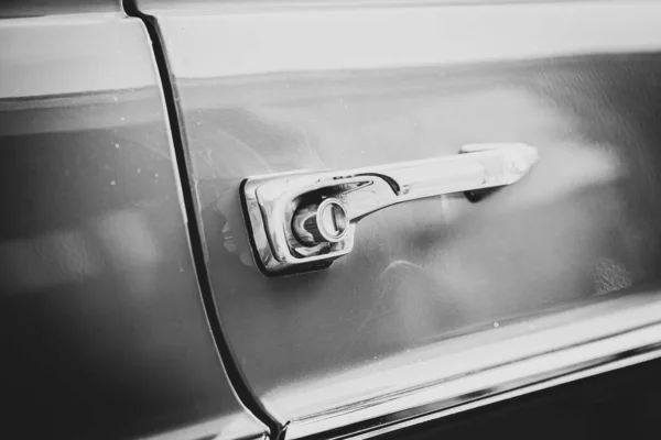Detale Zdjęcia Bliska Zabytkowego Samochodu Weselnego Autentycznymi Szczegółami Delikatne Skupienie — Zdjęcie stockowe