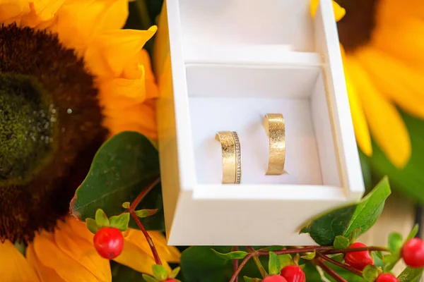 Anillos Boda Ramo Novia Amarillo Declaración Amor Primavera Tarjeta Boda — Foto de Stock