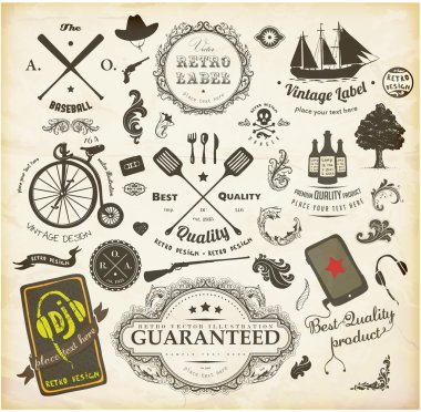 Vektör kümesi: kaligrafi tasarım öğeleri ve sayfa dekorasyon, üstün kaliteli ve memnuniyetini garanti etiketi koleksiyonu retro işaretleri: gemi, Bisiklet, ağaç ve çiçek