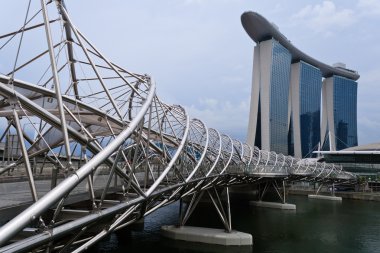 Helix Köprüsü ve Marina Bay Sands