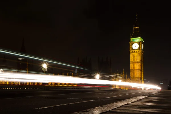 Big Ben & tráfego noturno — Fotografia de Stock