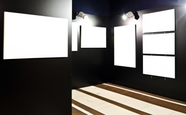 duvarda boş çerçeveler