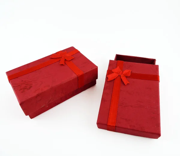 Röda små lådor isolerade — Stockfoto