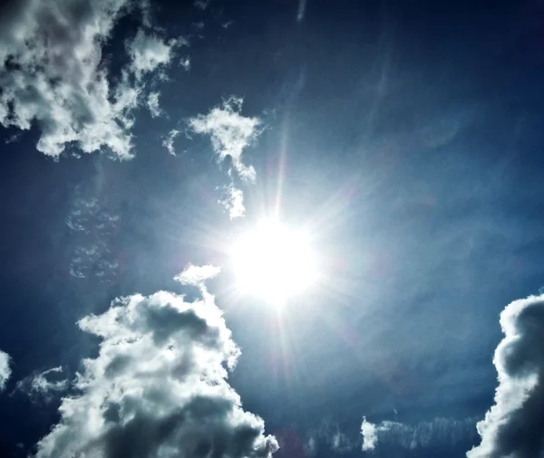 Céu ensolarado fundo — Fotografia de Stock