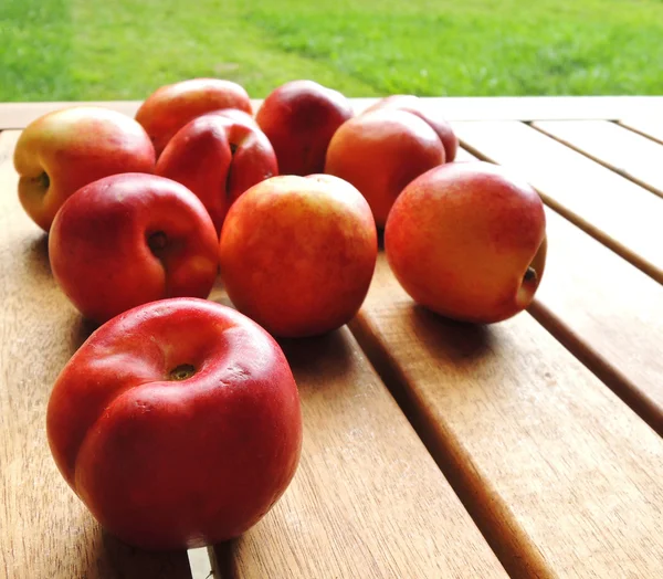 Fresh peaches on wooden table — Stock Photo, Image