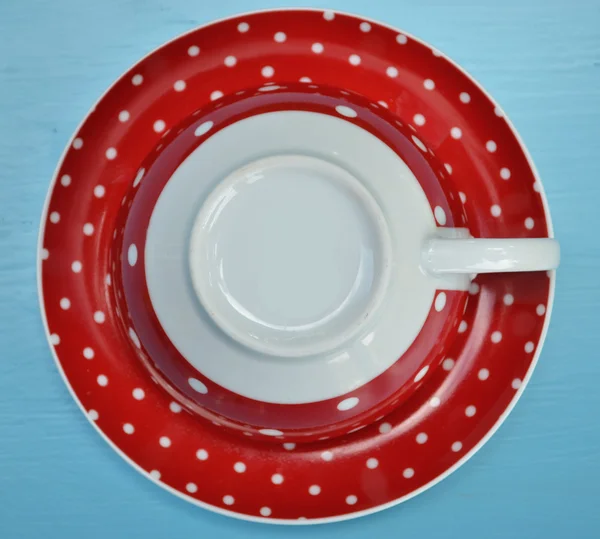 Tazza rossa di caffè su sfondo blu — Foto Stock