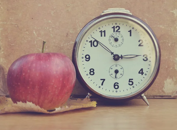 Vintage clock and book — Stock Photo, Image