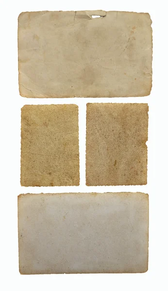 Старые листы бумаги изолированы на белом — стоковое фото